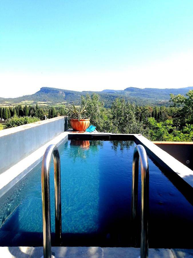 Location de vacances pour 5 personnes, avec Balcon et Terrasse ainsi que Jardin et Piscine à Serviès-en-Val