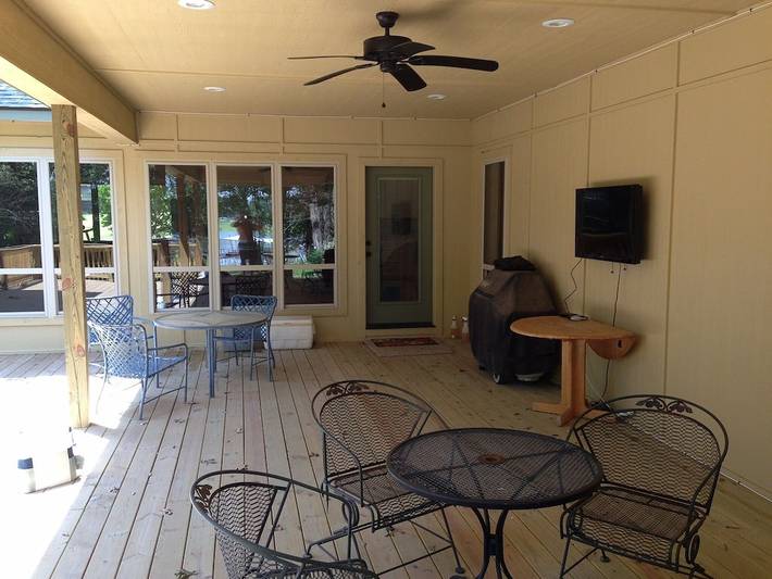 Vacation rental for 12 people, with balcony and yard as well as hot tub in Eufaula Lake