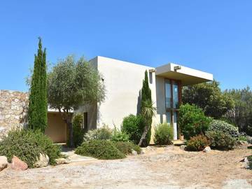 Cottage pour 6 personnes, avec piscine ainsi que jardin et vue à Belgodère