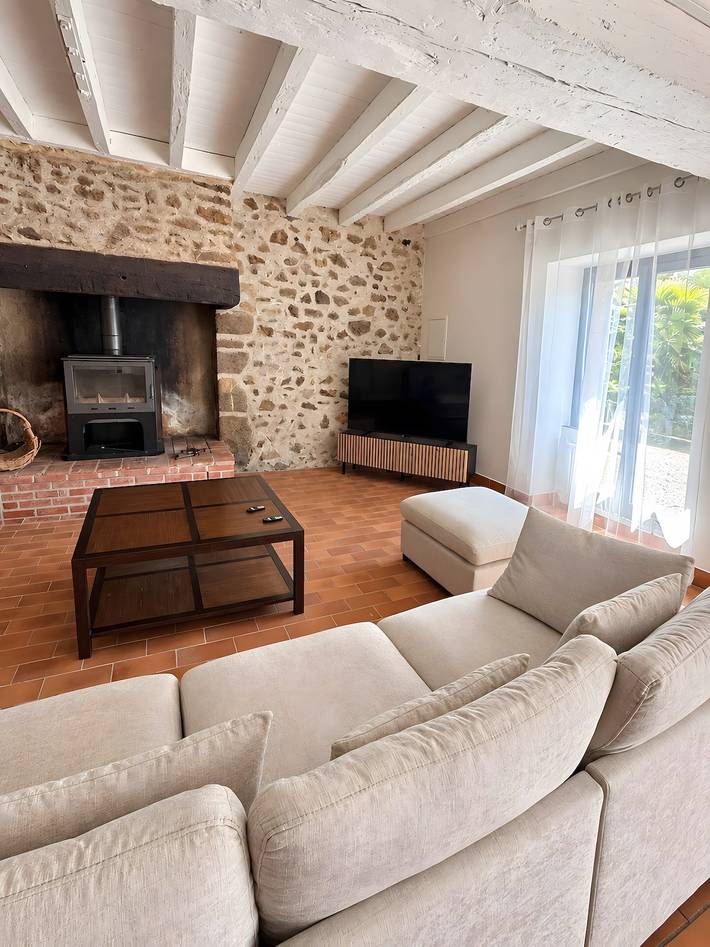 Cottage 'L’échappée Bleue De Marguerite' with private pool, terrace and Wi-Fi in Évron, Mayenne