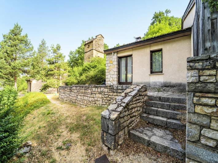 Gîte pour 5 personnes, avec piscine et terrasse à Chanac