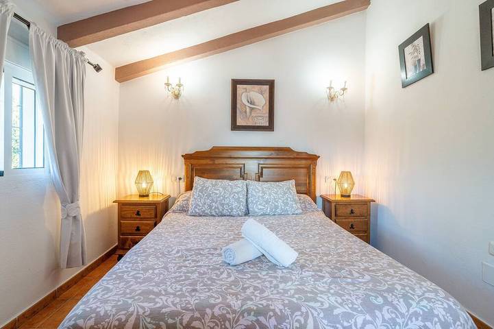 Villa Botin,9Pers, Aussichten Auf Meer, Grosser Heizbarer Privatpool in Cútar, Cordillera Penibética