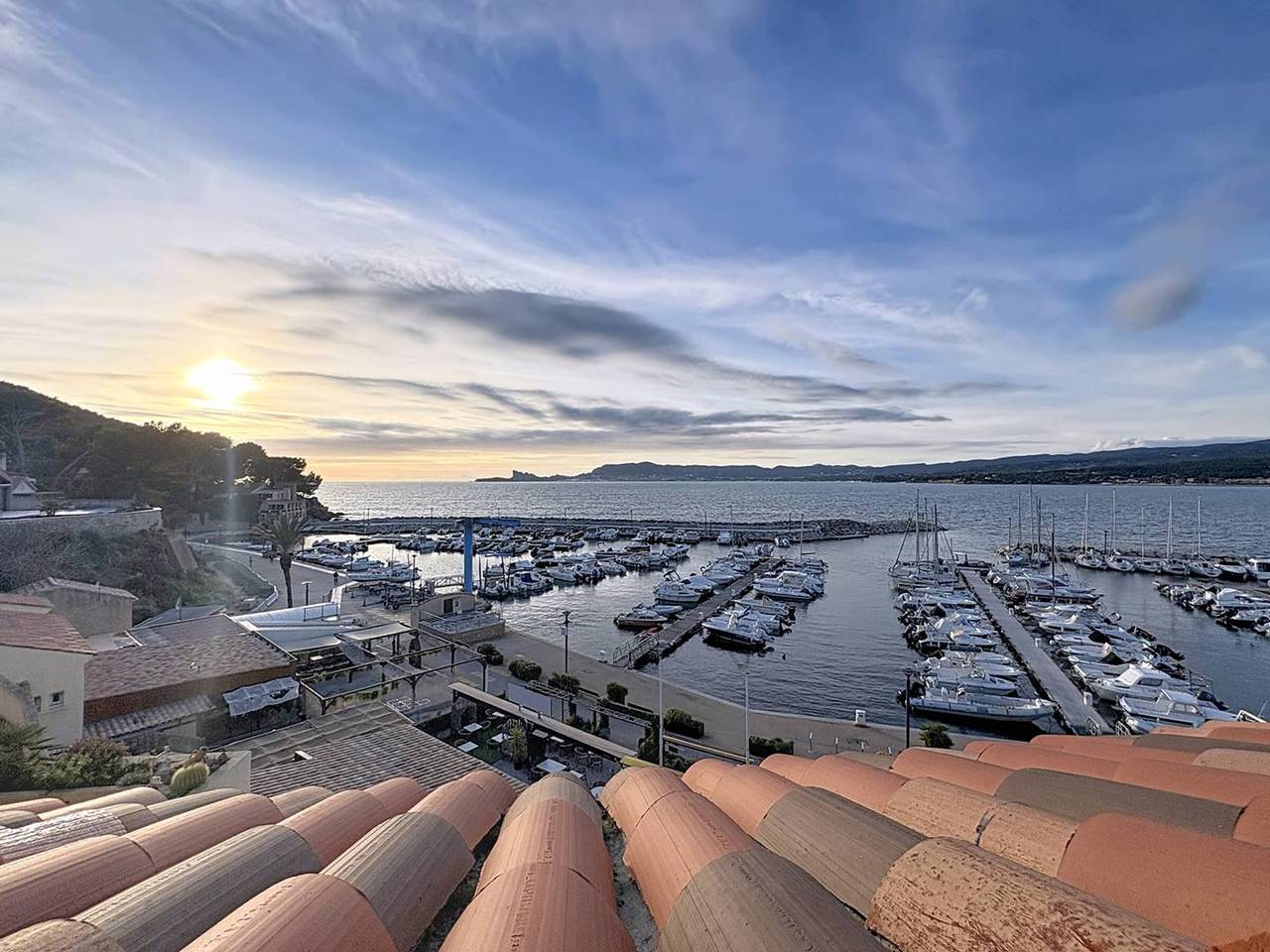 Appartement entier, Charmant T3 avec Terrasses Vue Mer - Idéal 4 Pers in Saint-Cyr-sur-Mer, Côte méditerranéenne (France)