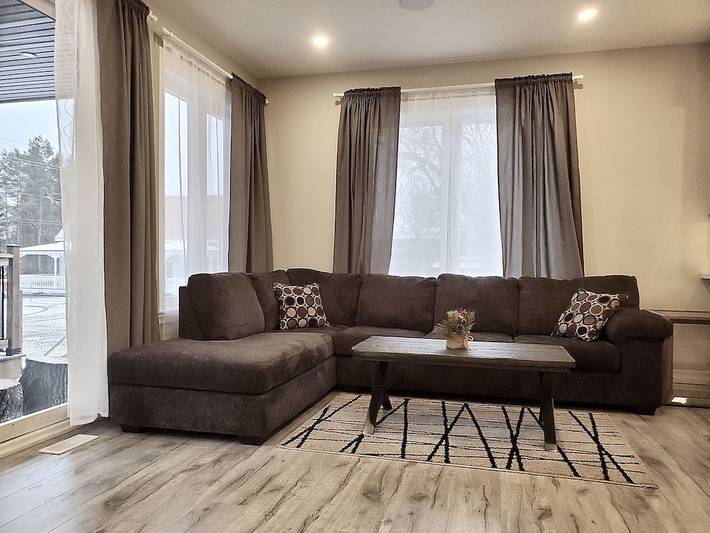 Vacation rental for 12 people, with balcony and garden in Muskoka