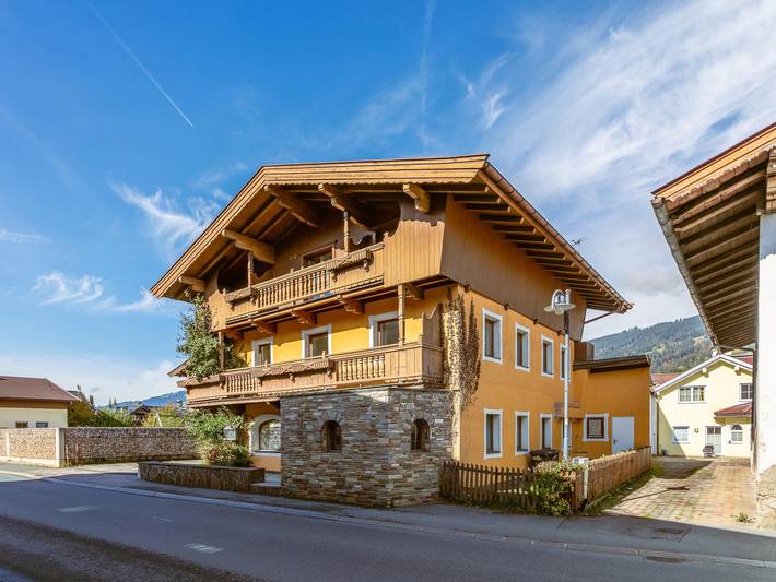 Chalet voor 35 personen, with Balkon and Terras as well as Tuin and Sauna in Kirchberg in Tirol
