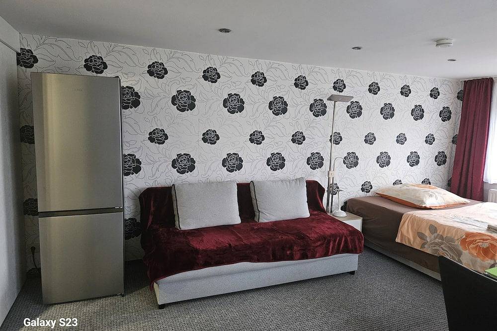 Ganze Wohnung, 2 - Zimmer - Wohnung.  für 3-4  Personen in ruhiger Lage am  Rande Berlins. in Treptow - Köpenick, Berlin