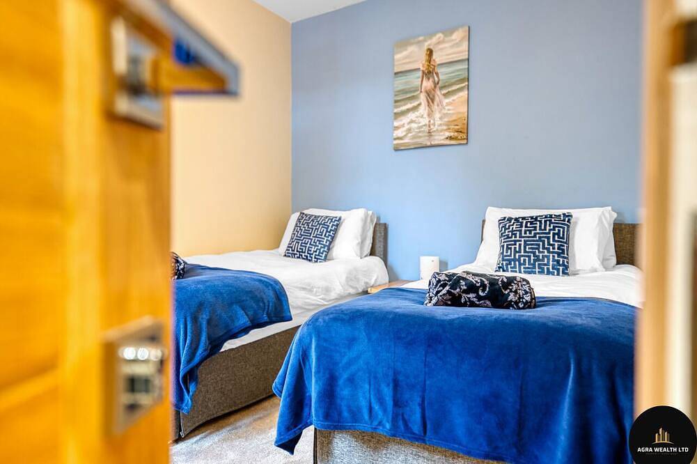 Warwick University | 4Br Retreat | 6 Beds, 3 Baths in Coventry, Birmingham Area