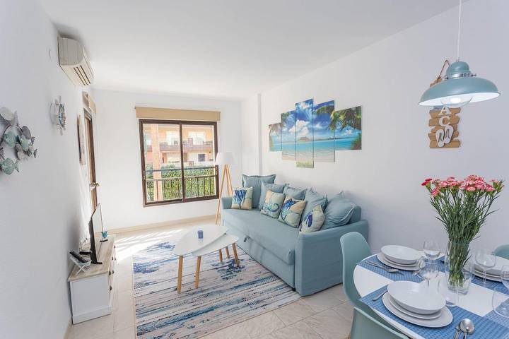 Entire apartment, Nuevo apt primera linea playa Wifi/Ac Ronda 4 103 in Los Boliches, Fuengirola
