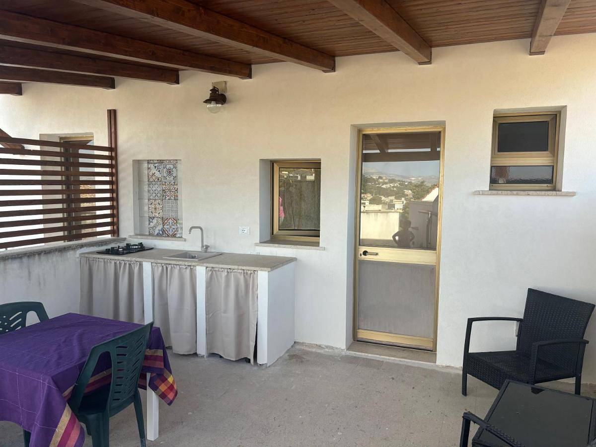 Camere Con Terrazzino in Valderice, Provincia di Trapani