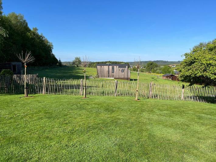 Location de vacances pour 2 personnes, avec jardin ainsi que terrasse et vue dans Redu