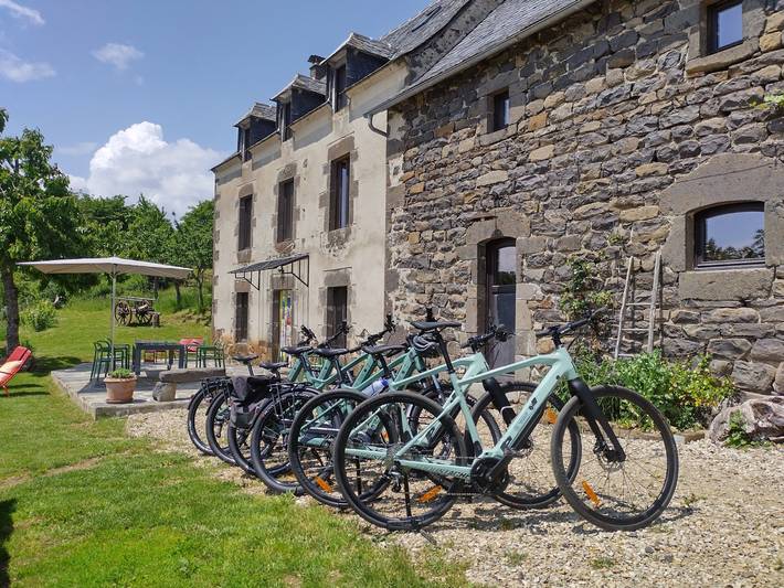Cottage pour 2 personnes, avec jardin dans Thérondels