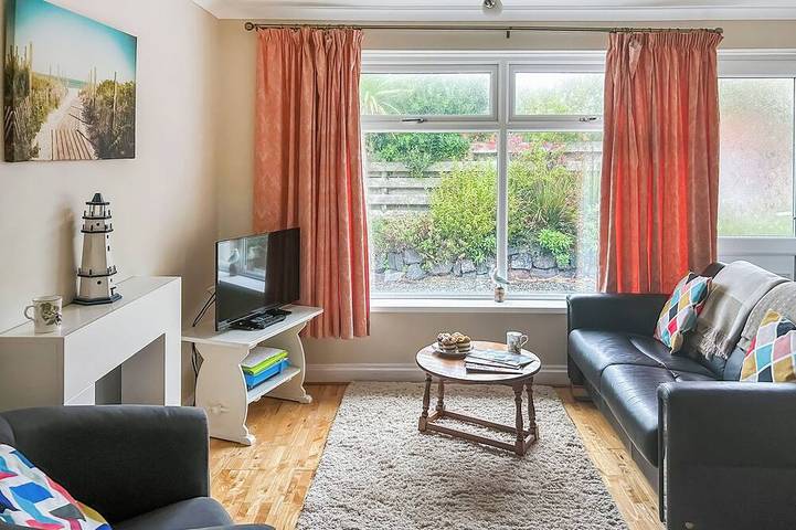 Log cabin for 2 people, with garden in Mullion