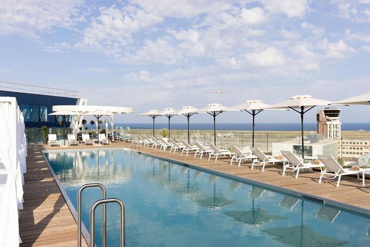 Hôtel pour 2 personnes, avec terrasse et piscine dans Aeroport Nice - Cote D Azur - 2