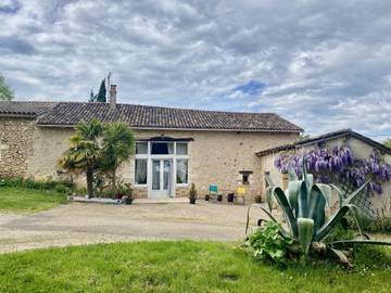 Gîte pour 6 personnes, avec jardin et terrasse à Villamblard
