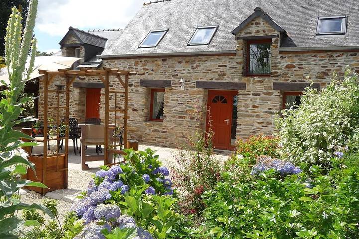 Gîte pour 6 personnes, avec Terrasse et Jardin à Pleugriffet