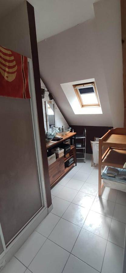 Appartement de vacances entier, Double Room with Private External Bathroom in Changé, Sarthe