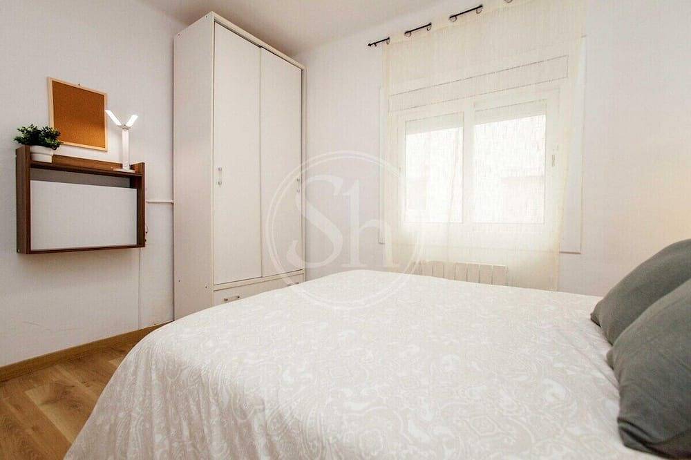 Entire apartment, Apartments Les Corts for 4 in Sant Adrià de Besòs, Barcelonès