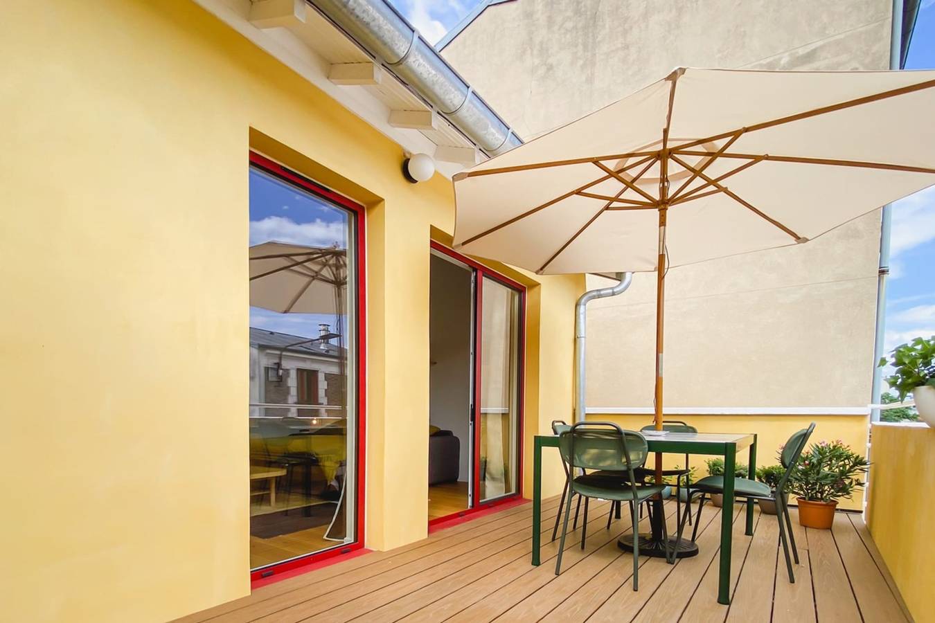 Appartement entier, Beau duplex rénové avec balcon in Montreuil, Seine-Saint-Denis