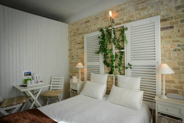 Hôtel pour 2 personnes, avec Balcon ainsi que Terrasse et Jardin à Carentan