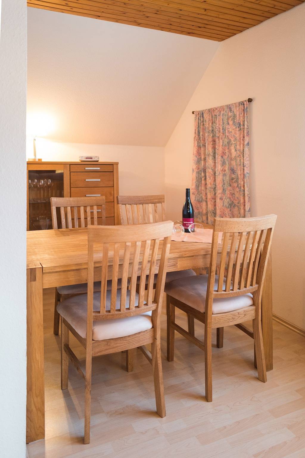 Ganze Wohnung, Ferienwohnung Riesling" mit Gemeinschaftspool, Gemeinschaftsgarten und Wlan in Auggen, Südschwarzwald