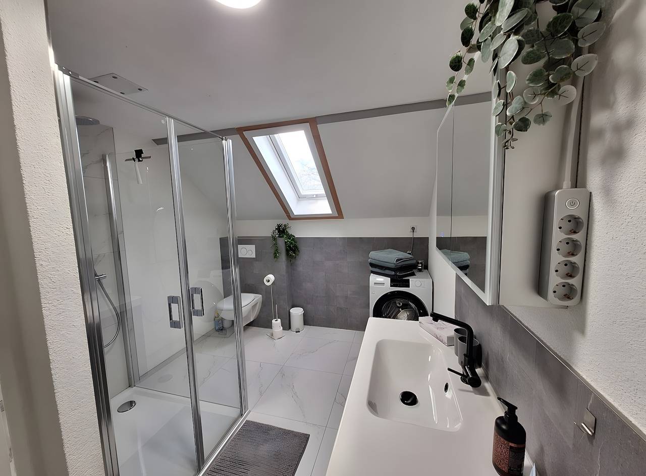 Apartamento entero, Apartamento 'Pure Vista' con vistas a la Selva Negra, terraza privada y Wlan in Laufenburg (Baden), Alta Selva Negra