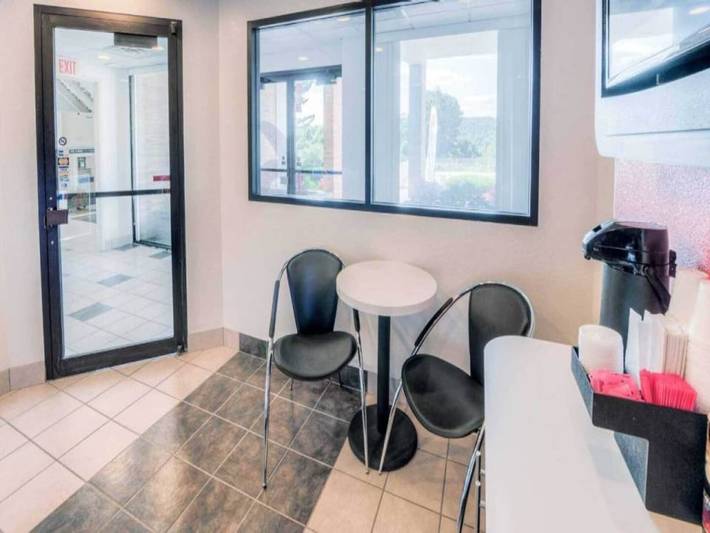 Apartamento entero, Acogedora habitación con 2 camas matrimoniales | Wifi para fumadores in Connecticut