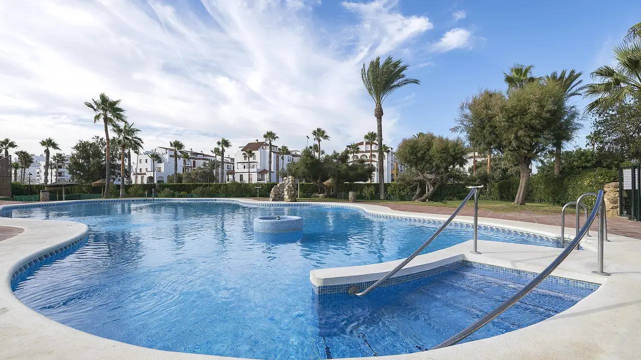 Apartamento vacacional entero, Apartamento de vacaciones para 6 personas con piscina in Playa de Atlanterra (Barbate), Tarifa