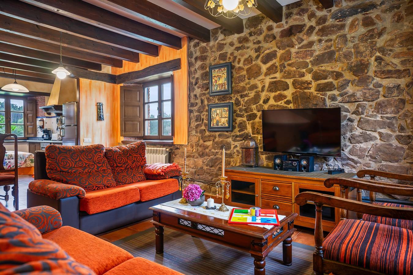 Granja 'Pedregal' con terraza compartida, jardín privado y Wi-Fi in Carreño, Costa Verde