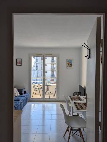 Gîte pour 2 personnes, avec terrasse dans Gare De Nice Riquier