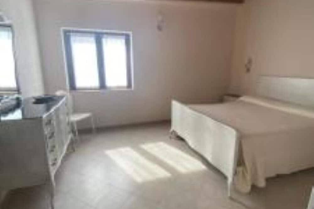 Entire apartment, Lovely apartment equipped with all comforts with free parking in Cirò Marina, Gulf of Taranto
