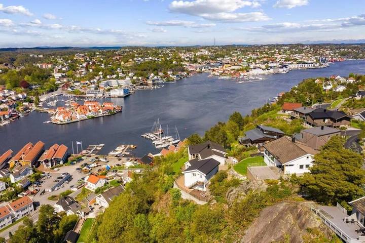 Ferienwohnung für 8 Personen, mit Ausblick und Garten in Arendal