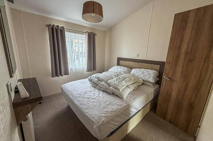 Stunning lodge with full sea views at Coopers Beach Holiday Park in Mersea Island, Colchester