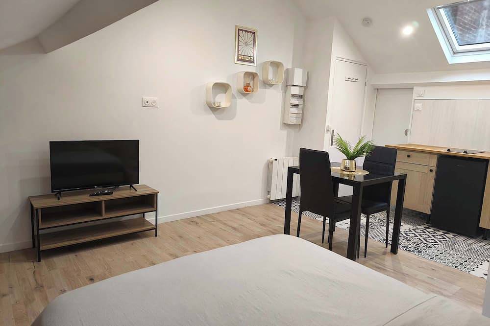 Ganze Wohnung, Comfortable Studio with Parking in Charleville-Mézières, Ardennen