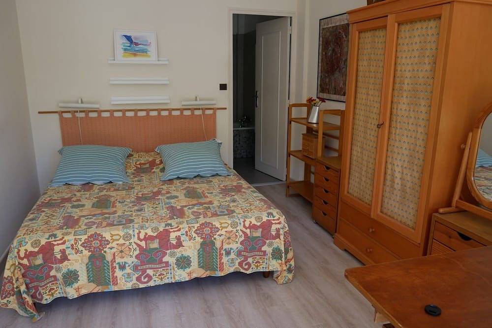 Appartement entier, Cassis , F2 4 Personnes , Terrasse, Parking, Plage et Port à Pied in Cassis, Parc national des Calanques