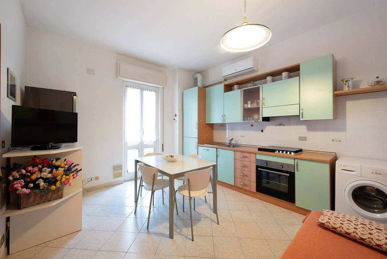 Apartamento entero, Apartamento "Trilocale Mazzini con 2 balconi" cerca del mar con balcón in Varazze (City), Varazze
