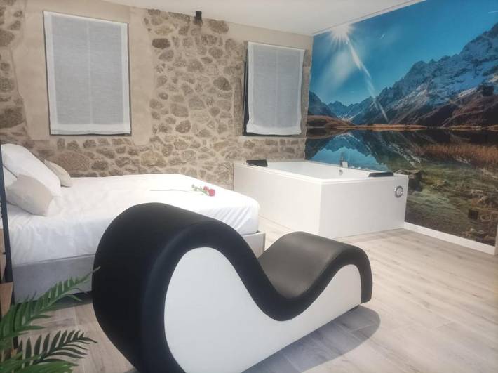 Apartamento para 2 personas, con Balcón además de Jacuzzi y Vistas en la Sierra de Béjar