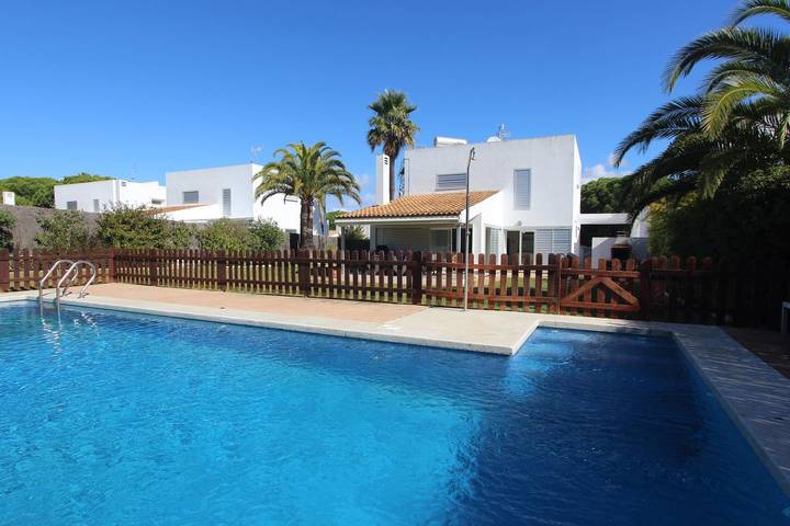 Location de vacances pour 8 personnes, avec piscine et terrasse à Roche - 4