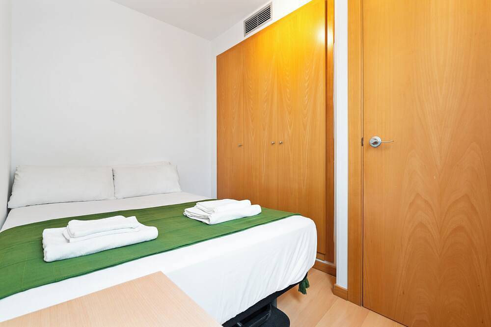 Ganze Wohnung, Bright duplex, consisting of two joined flats (two bedroom + studio) that fit 5 people in Barcelona Zentrum, Barcelona