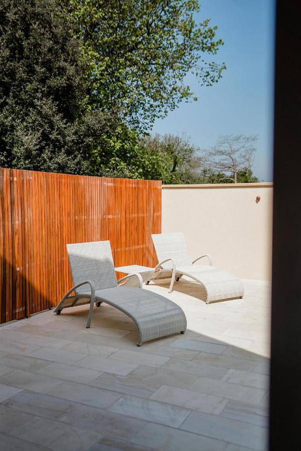 Location de vacances pour 6 personnes, avec terrasse et piscine à Grosville - 4