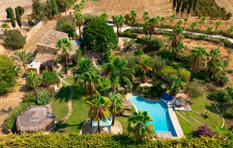 Finca für 4 Personen, mit Terrasse und Whirlpool sowie Pool und Garten, mit Haustier in Binissalem