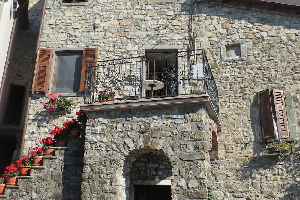 Historische Villa, privater Pool und Garten, Außenküche / Esszimmer, Wlan, im Dorf in Bagnone, Nationalpark Toskanisch-Emilianischer Apennin