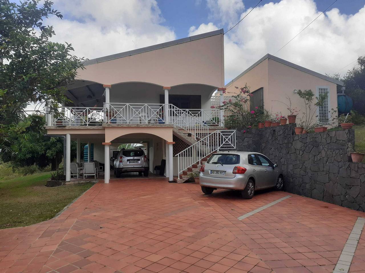 Entire apartment, Cosy apartment in Ducos with terrace - 107 m² - parking. in Dikos, Martinique