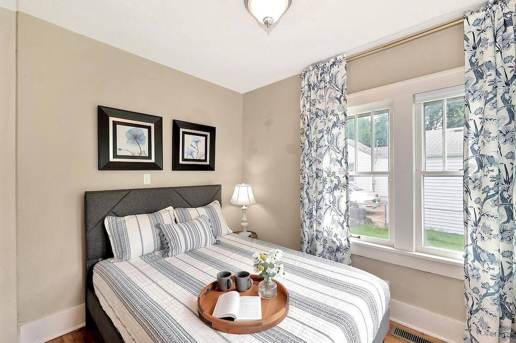 Boho Funky Bunk with Game room and Hot Tub in Wichita, Kansas