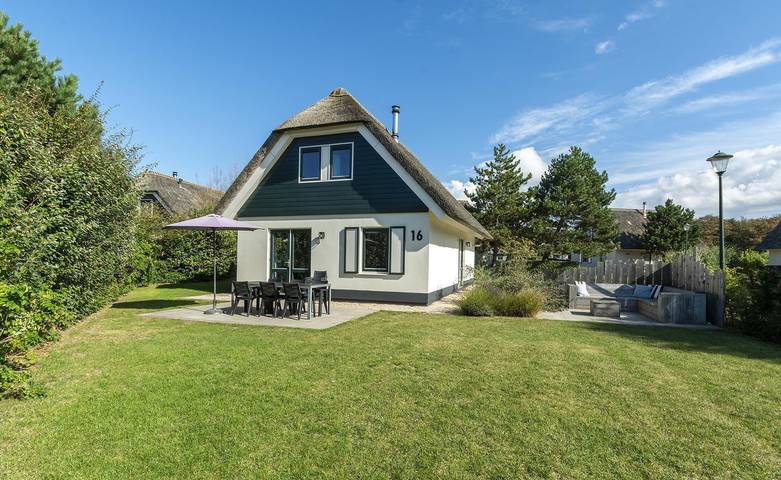 Vakantiehuis voor 8 personen, with Balkon/Terras and Terras as well as Tuin in Julianadorp