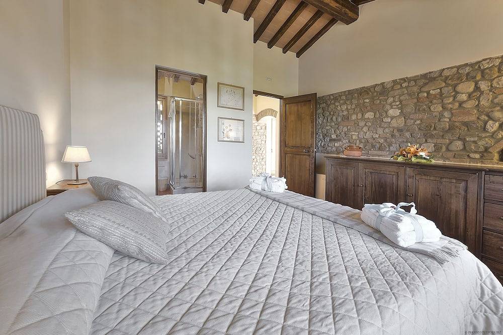 Appartamento intero, Accogliente appartamento per 4/5 persone in un casale in Chianti, Wifi, Piscina, Ristorazione in Montespertoli, Firenze province