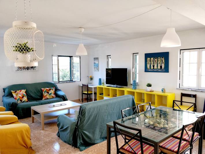 Casa de férias "Casa Lagoa Mar" junto à praia e lagoa, com terraço privado e Wi-Fi in Costa Alentejana