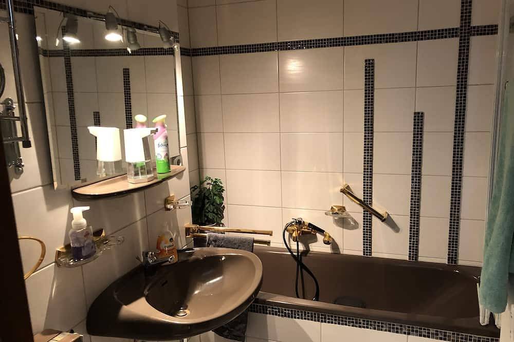 Ganze Wohnung, Ferienwohnung Naheblick im Kurgebiet direkt am Kurpark in Bad Kreuznach, Nahetal