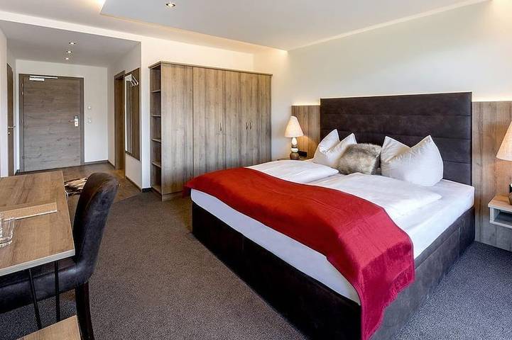 Ferienhaus für 5 Personen, mit Terrasse und Balkon/Terrasse sowie Sauna und Pool