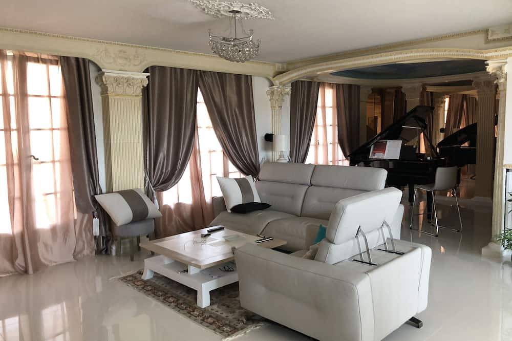 Entire apartment, Hôte Superhost in Aulnay-sous-Bois, Seine-Saint-Denis