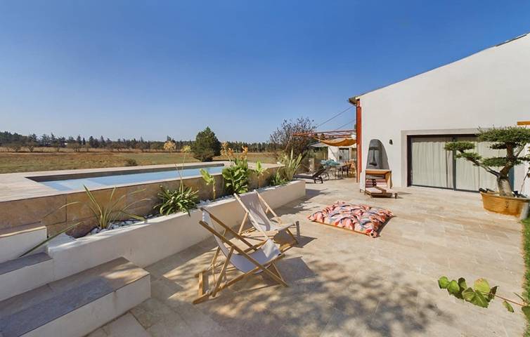 Modernes Apartment mit Pool in der Nähe von Eyragues Stadtzentrum in Eyragues, Arles und Umgebung